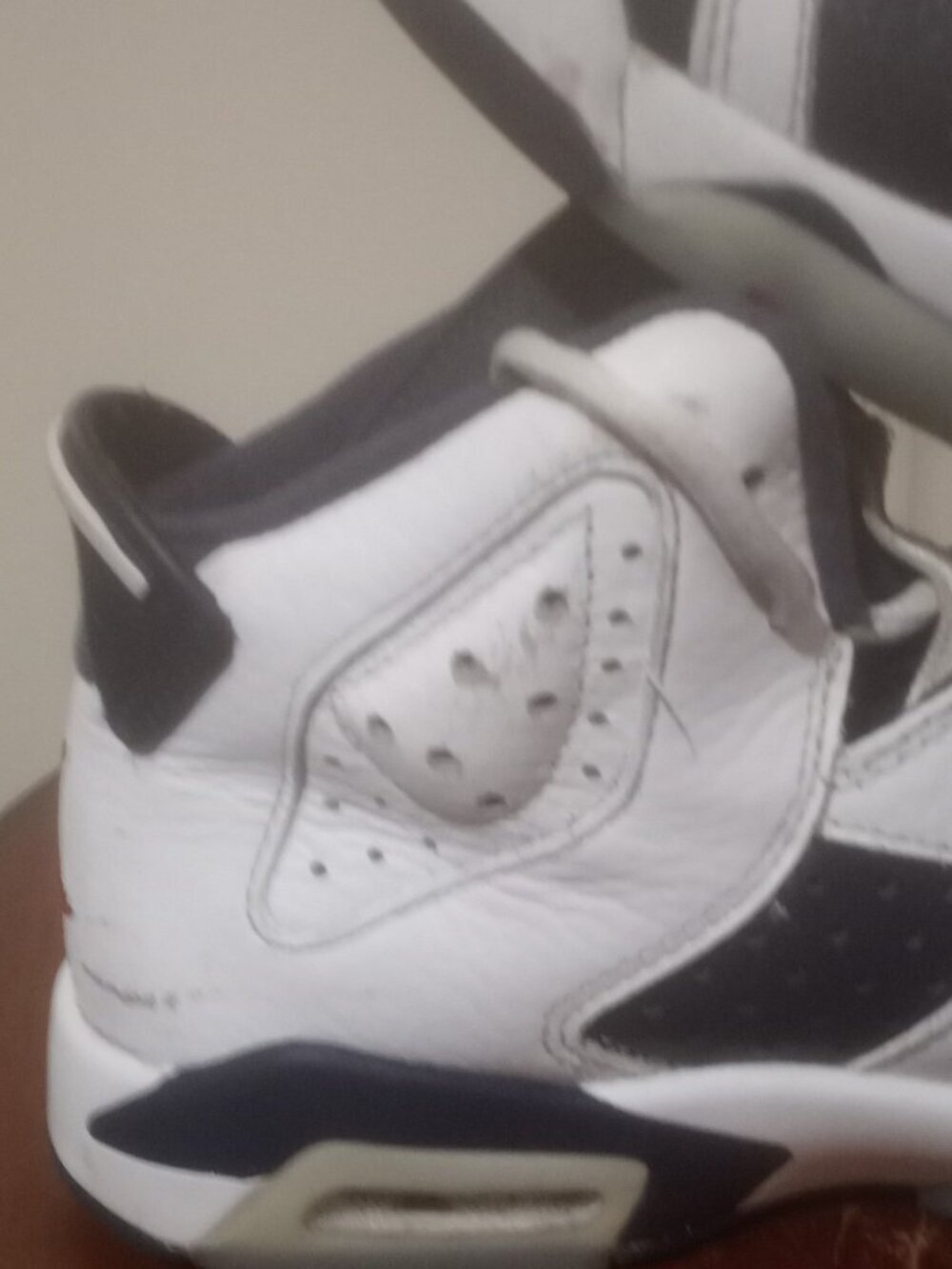 2024 Air Jordan 6 Retro Youth 4.5Y Olympic White/Midnight Navy (GS) 384665-164 - Picture 12 of 13
